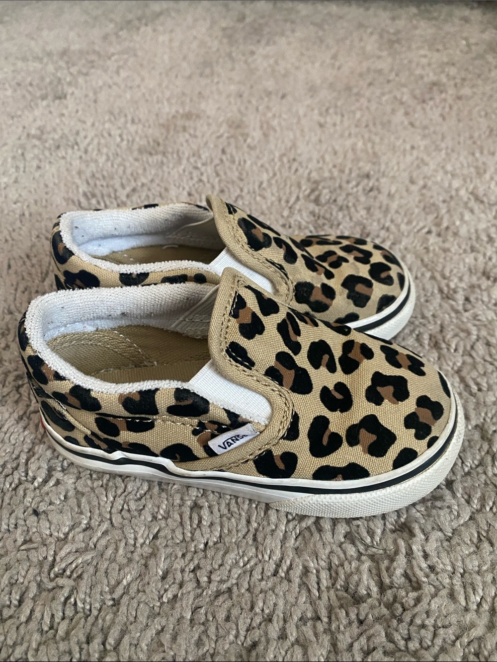 Limited edition Vans Kids Slip-On Sneakers in Leopard Print Tan and Black